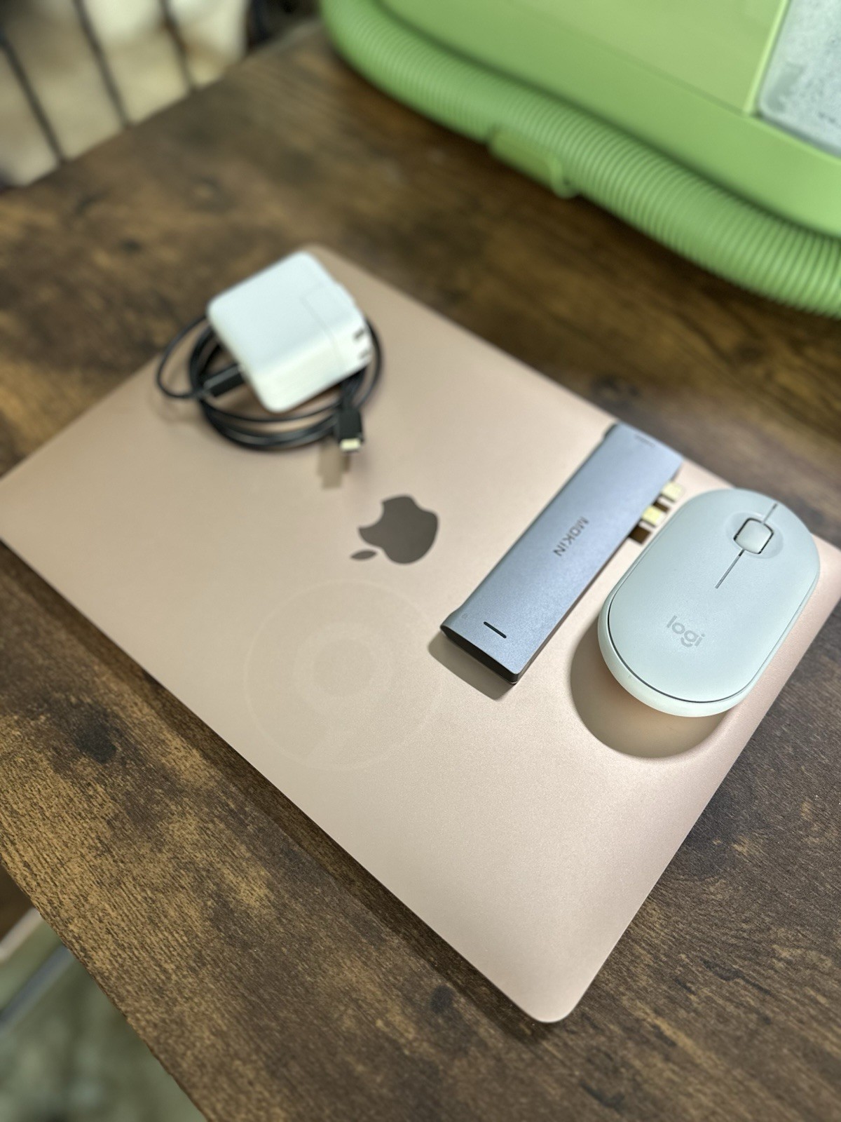 Apple MacBook Air 2020 13.3″ Intel BUNDLE CHARGER, USB ADAPTER, WIRELESS MOUSE