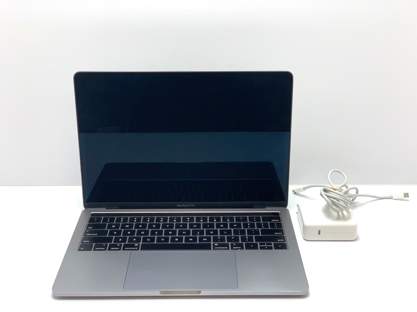 MacBook Pro 13″ 2019 | i5-8279U | 16GB RAM | 256GB NVMe | 1716 Cycles | READ