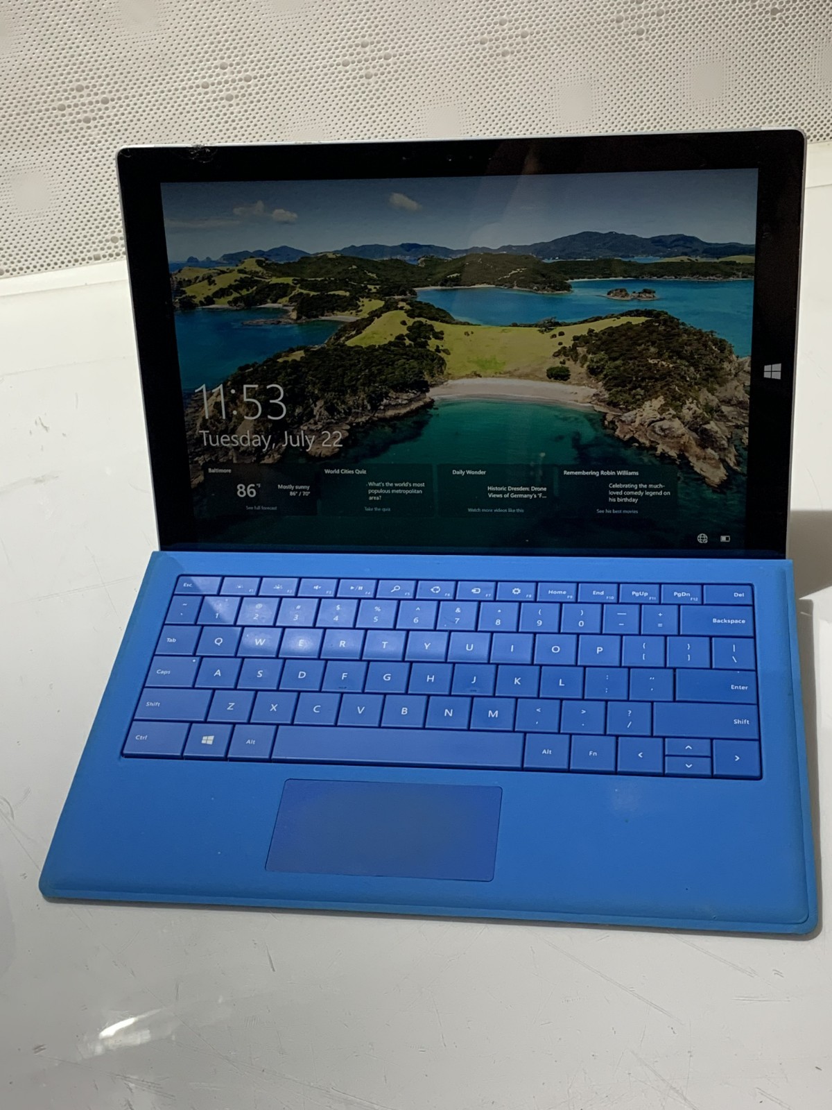 MICROSOFT SURFACE 1631 i3-4020Y@1.50GHZ 4GB RAM 128GB SSD W10P TOUCH W/AC *READ