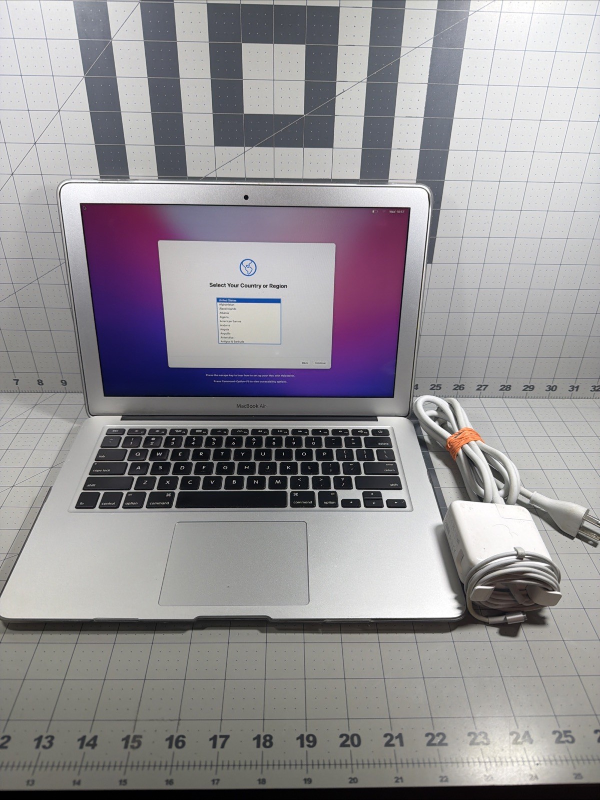 Apple MacBook Air 13” 128GB i5 Dual Core 1.8GHz 8GB W/case/charger Works READ