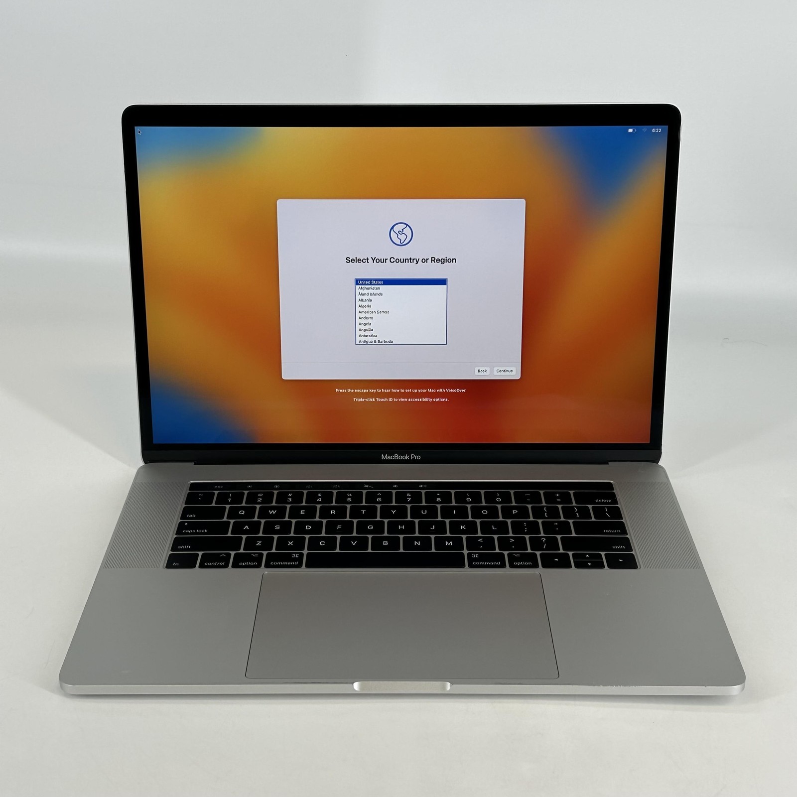 MacBook Pro 15 Touch Bar 2017 2.8 GHz i7 16GB 256GB SSD Pro 555 – Speaker Issue