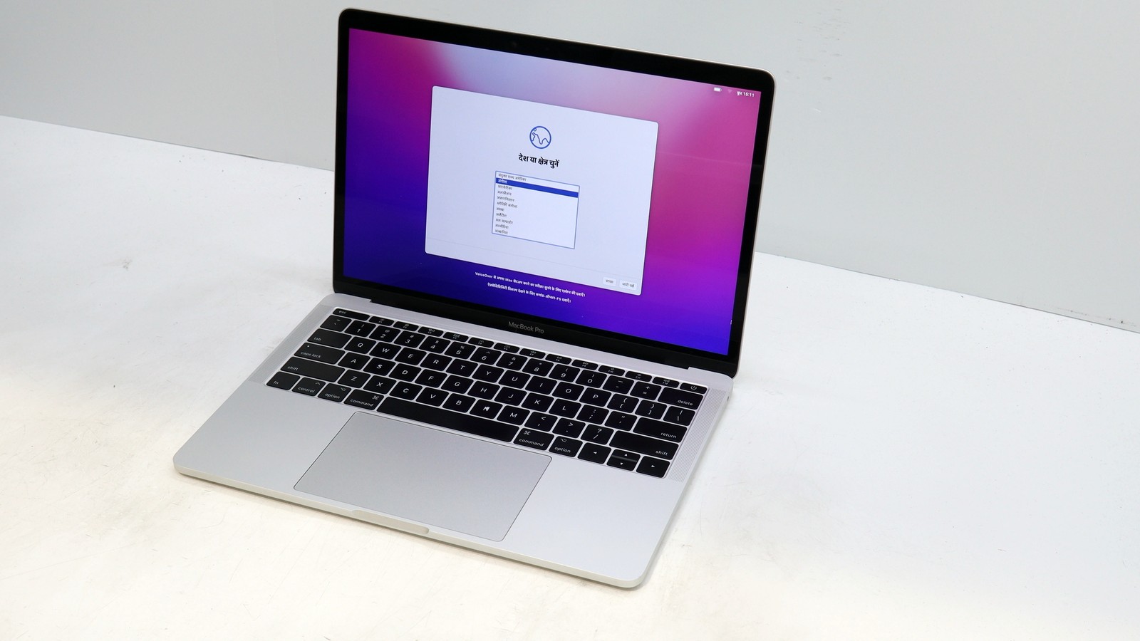 Apple MacBook Pro Retina 13″ i7 16GB SSD 512GB Silver 2017 Grade C BAD BATTERY