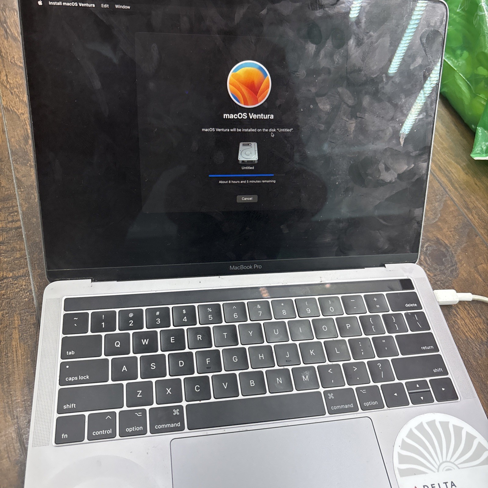 Apple MacBook Pro 13.3” (256GB SSD, Intel Core i7 8th Gen., 2.70 GHz, 16GB)…