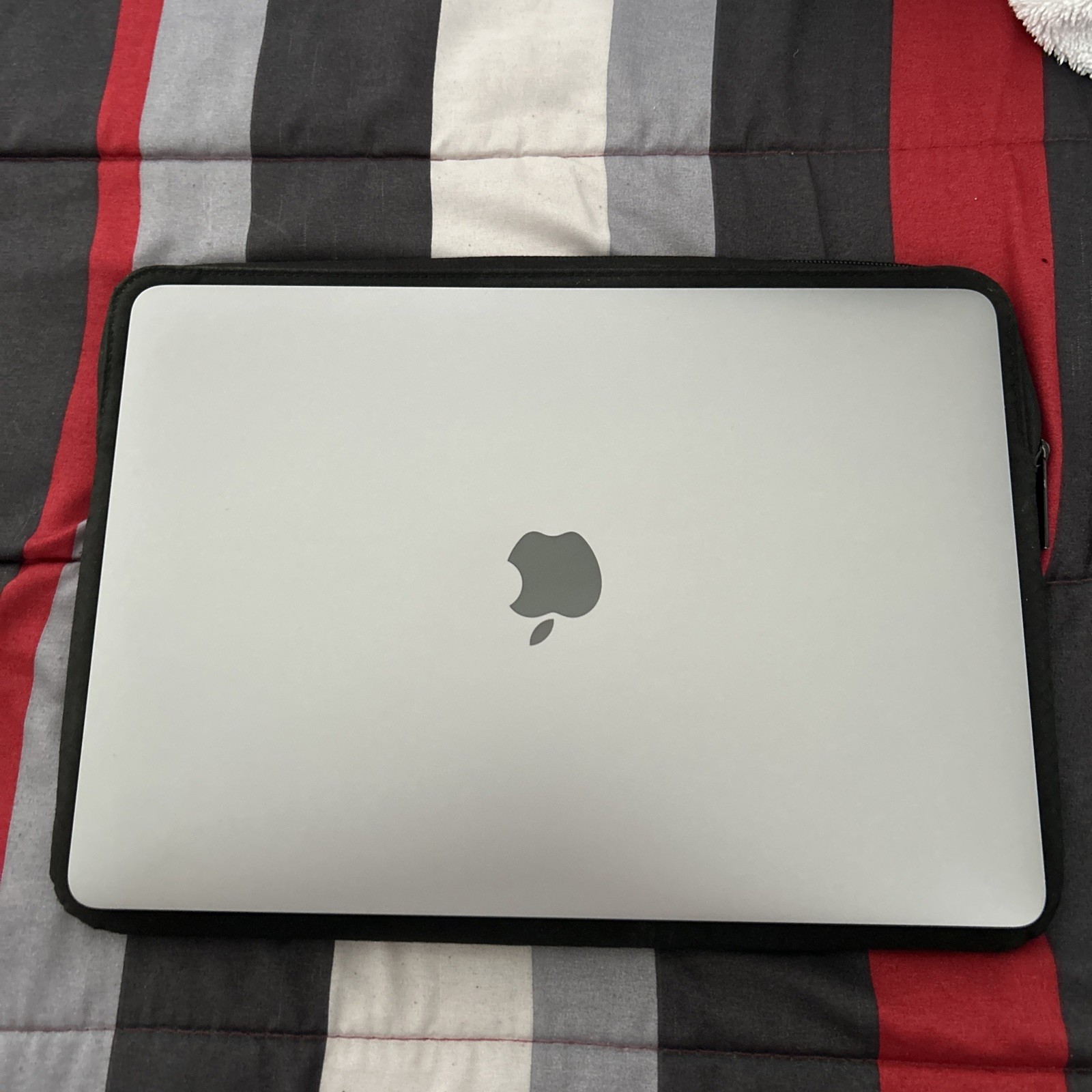 2017 Apple MacBook Pro 13″ i5 2.30GHz/8GB/256GB SSD – (Silver) with Case Bundle