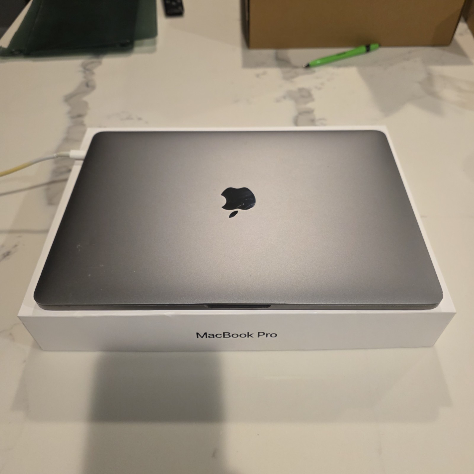Apple MacBook Pro 13.3″ (256GB SSD, Intel Core i5 8th Gen., 2.40 GHz, 8GB)…