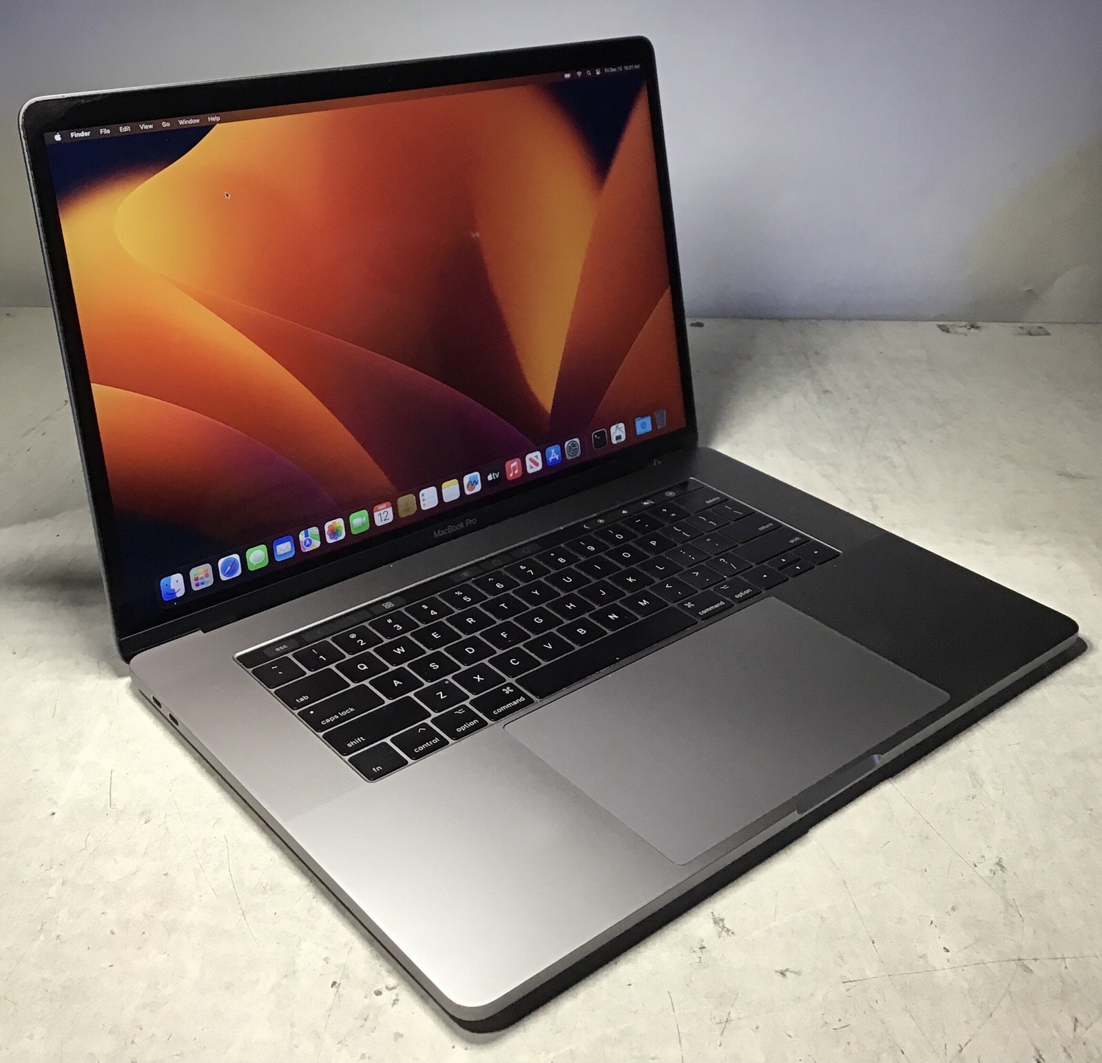 2017 Apple MacBook Pro 15″ A1707 i7-7700HQ @ 2.8GHz 16GB 512GB SSD *BAD BATTERY*