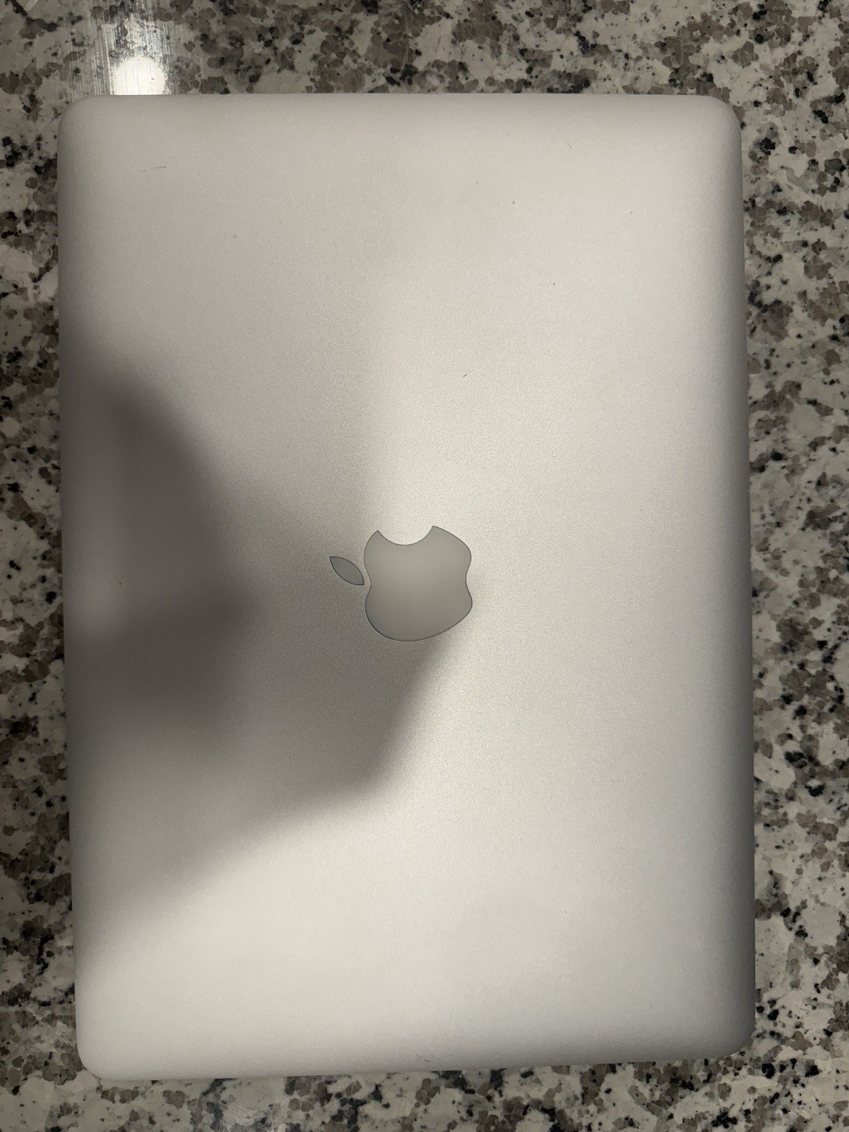 Apple MacBook Air (13-inch, 2017) – 1.8GHz Dual-Core Intel Core i5 Intel HD 1600