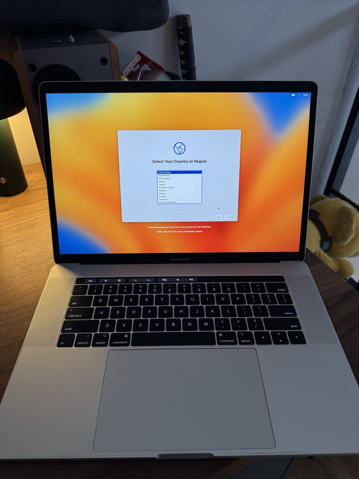 Apple MacBook Pro A1707 15.4 in Laptop