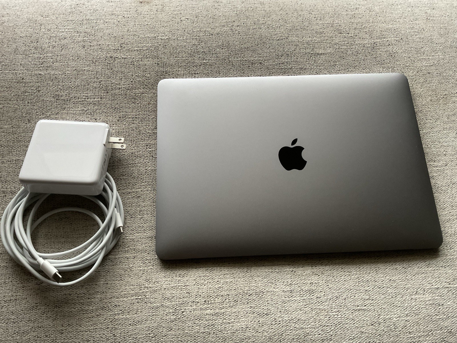 Apple MacBook Pro 13” (2017) – Intel i5 – 128GB SSD – Ventura – Fresh Install