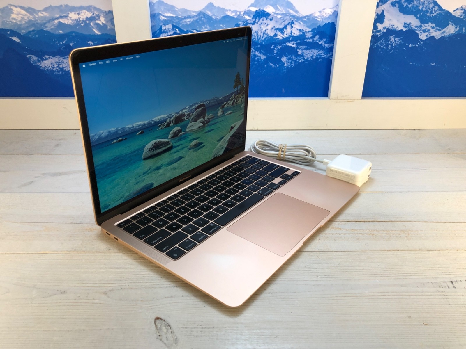 Apple MacBook Air 2020 13″ Laptop M1 512GB SSD 8GB RAM 8C GPU A2337 Gold