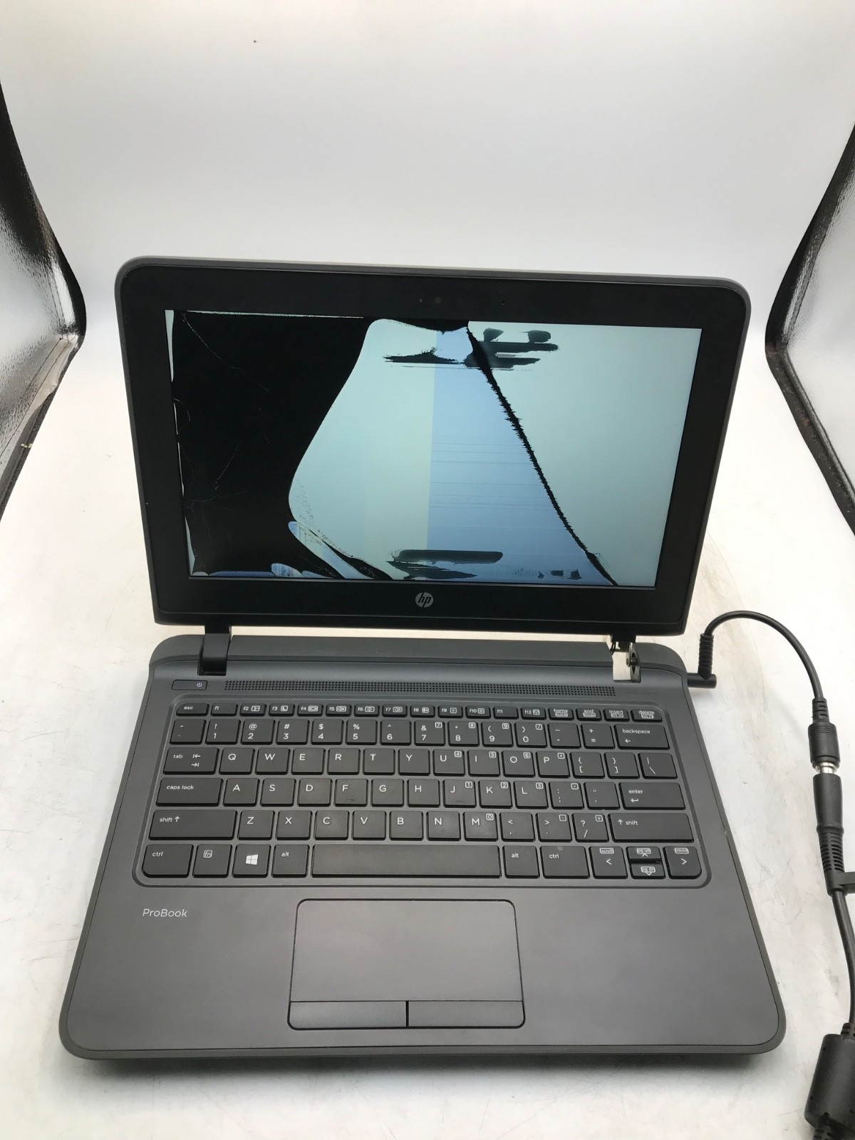 HP ProBook 11 G1 Intel Celeron 11.6″ Laptop-BOOTS/BAD DISPLAY-MZ