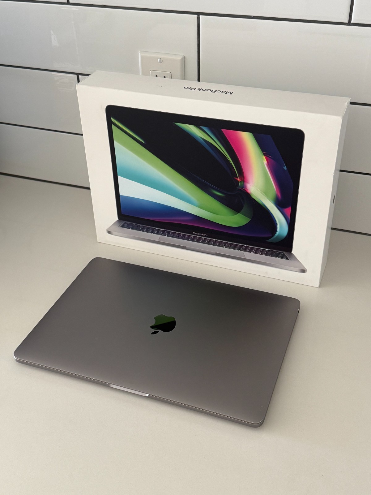 Apple MacBook Pro 13 in 2020 Silver/Apple M1 3.2 GHz, 256 GB 8 GB 8-Core