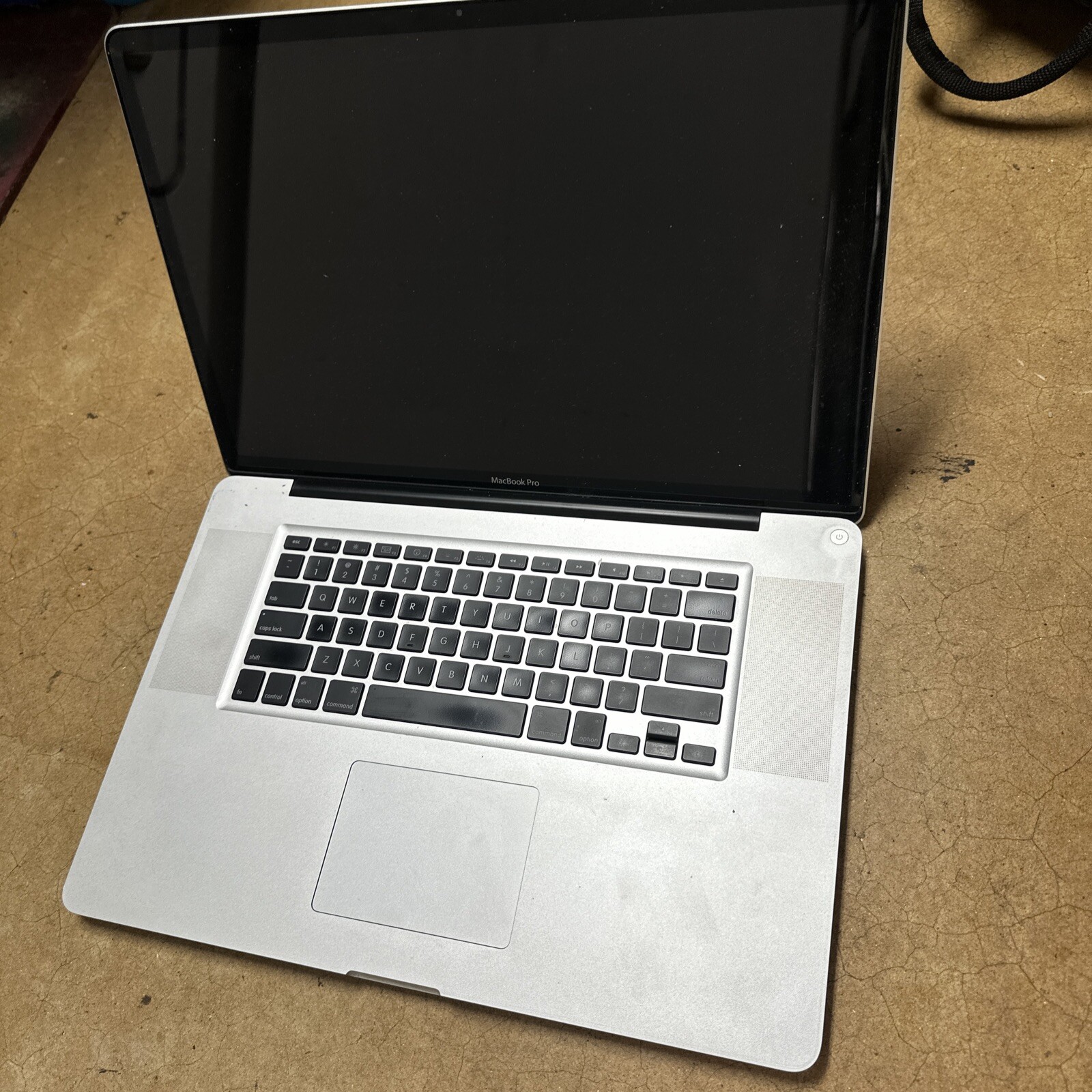 APPLE MacBook Pro Laptop 2009 15.4″ LCD SCREEN W/Hard Drive UJ868A Parts