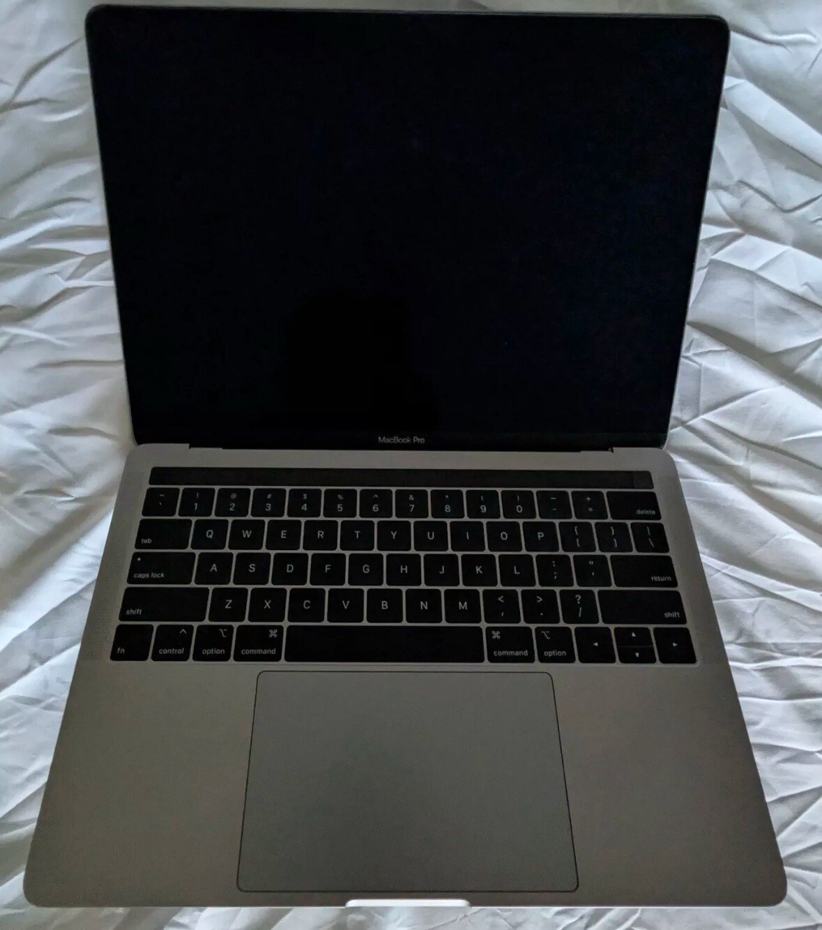 Apple MacBook Pro Touch Bar 13″(256 GB SSD, Intel ,16GB) Gray – MR9Q2LL/A(2016)