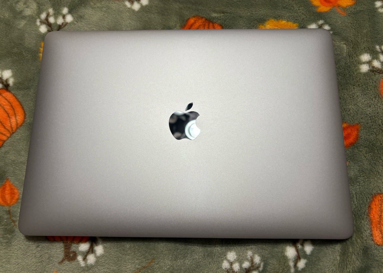Apple MacBook Pro 13” 2019 | Intel i5 | 8GB RAM | Charger + Bundle