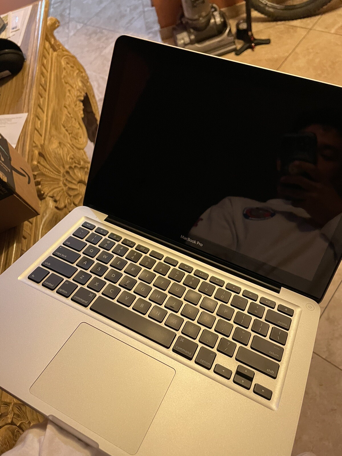 Apple MacBook Pro (500GB, Intel Core i7, 2.4GHz, 8GB) Laptop – Silver – A1286