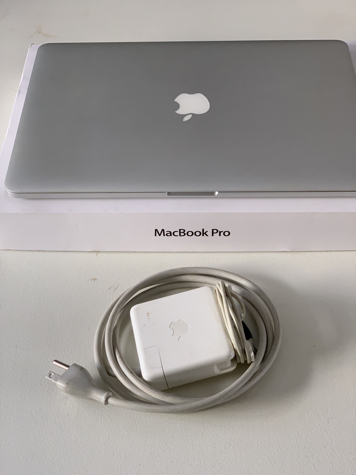 Apple MacBook Pro A1398 i7 16gb Ram 256gb SSD W/ Box – Read Description