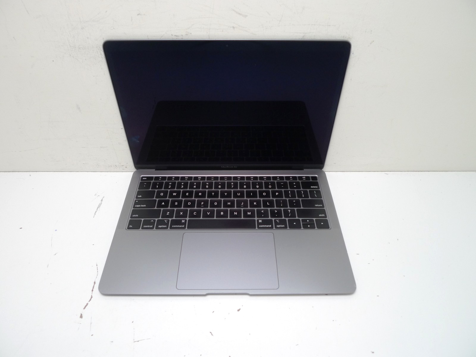 MacBook Air 13″ 2018 | i5-8210Y | 8GB RAM | 256GB NVMe | 280 Cycles | Read