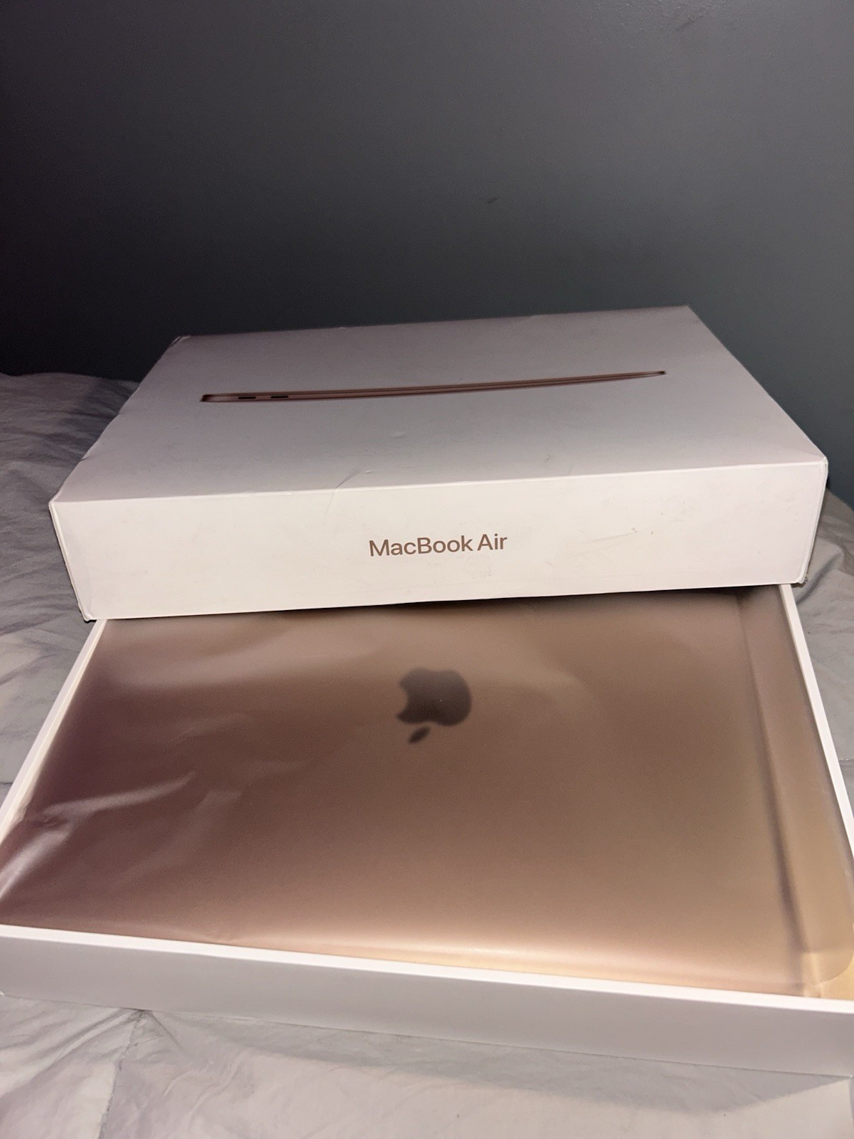 GOOD CONDITION Apple MacBook Air Gold 13″ SSD Laptop USB-C Backlit Keyboard