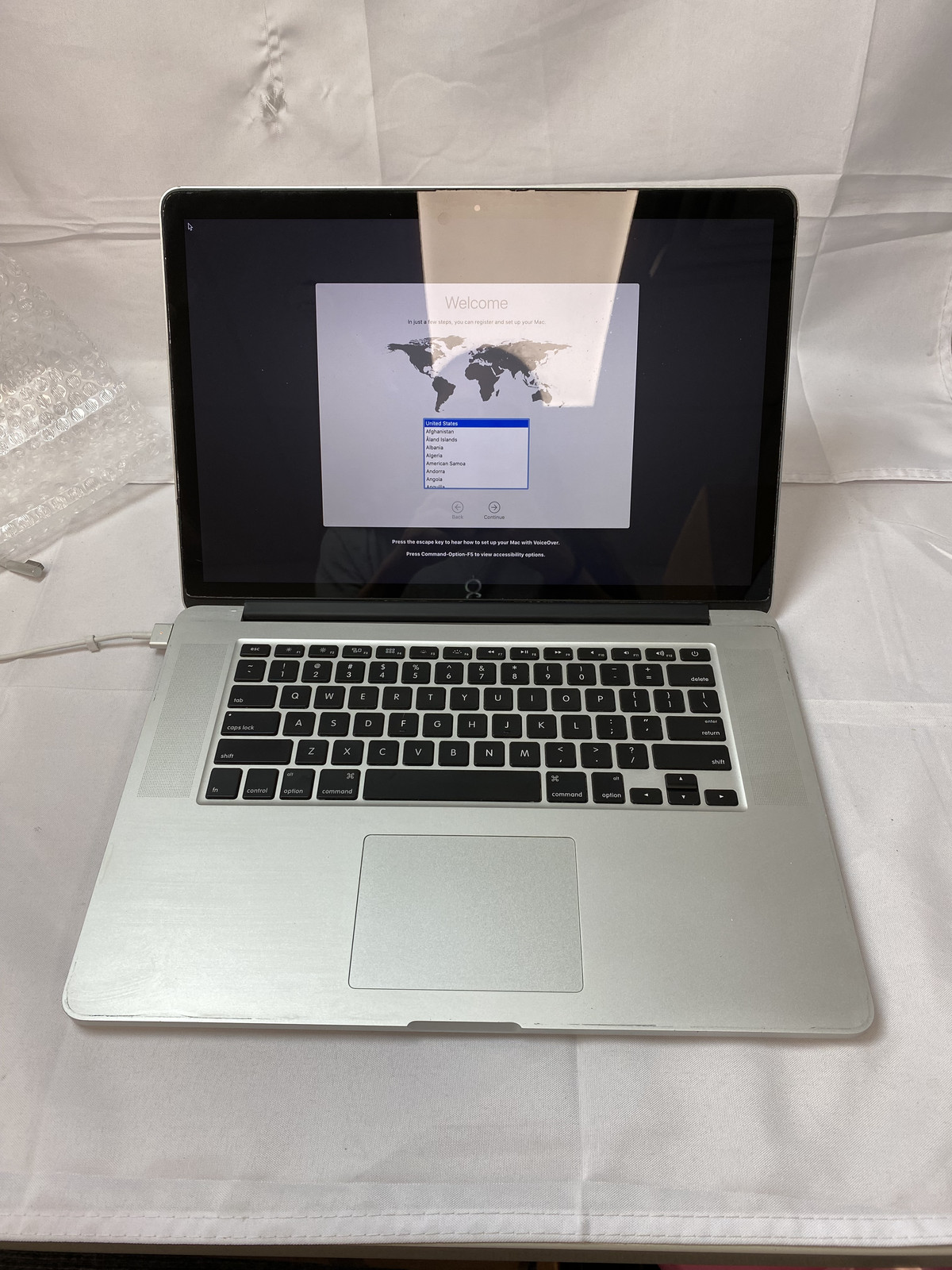 Apple MacBook Pro (L2013) “Core i7″ 15.4” 2.0 GHz 8 GB 256 GB SSD Grade C