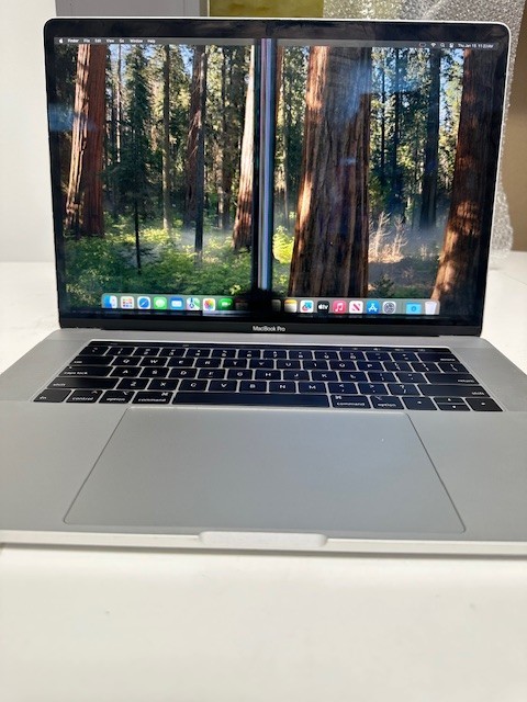 2018 Apple MacBook Pro 15″ Touch Bar i7 2.2ghz 16GB 256GB- LCD Damage