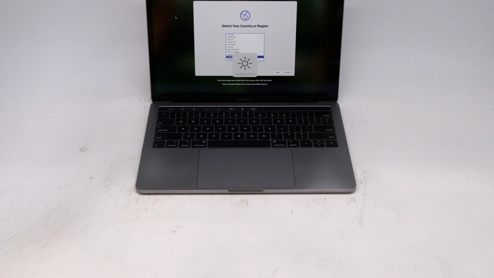 Apple MacBook Pro 13 Core i7 16GB 256GB Gray 2019 – Good