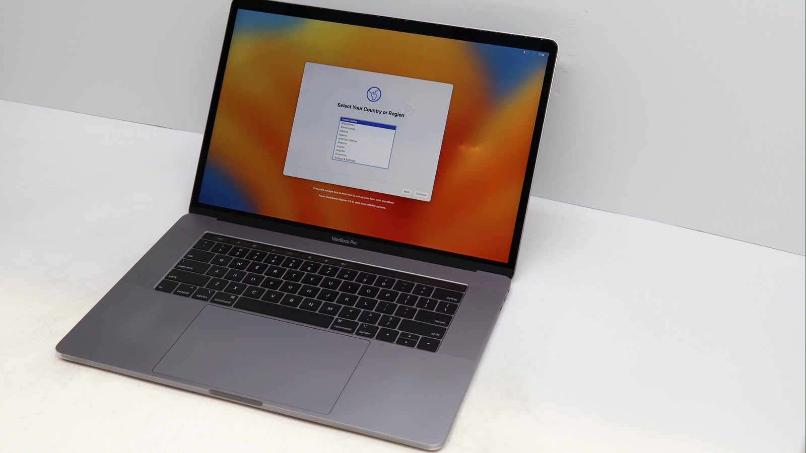 Apple MacBook Pro A1990 15 Core i7 16GB 512GB Gray 2018