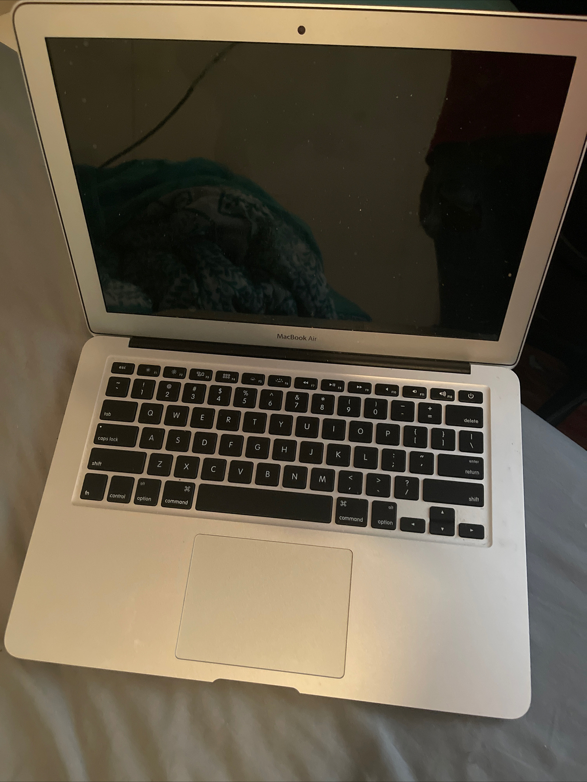 Apple MacBook Air 13.3″ (128GB SSD, Intel Core i5-5350U, 1.8GHz, 8GB) Laptop…