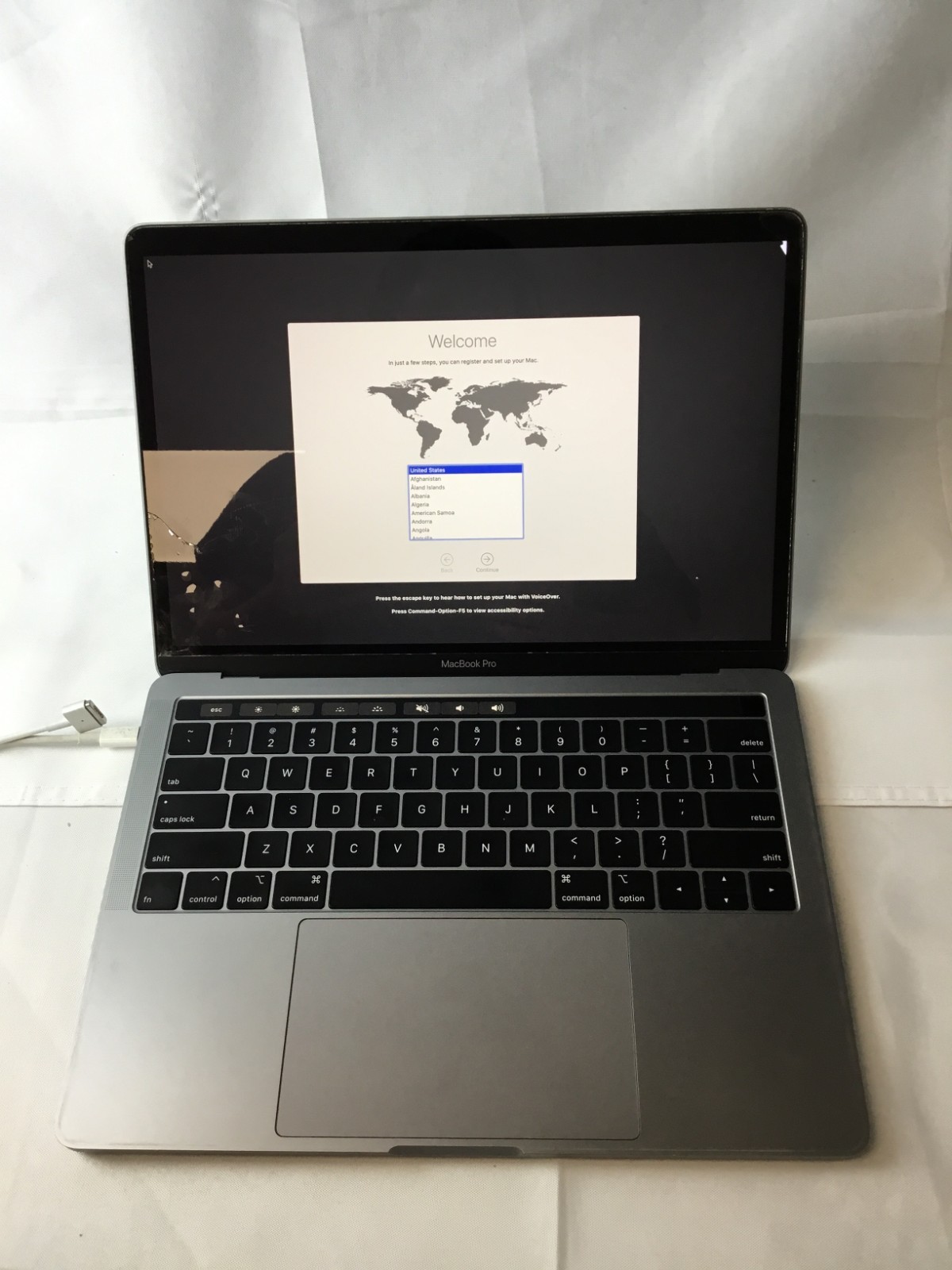 Apple MacBook Pro (M2019) “Core i7″ 13.3” 2.8 GHz 16 GB 512 GB SSD Grade D