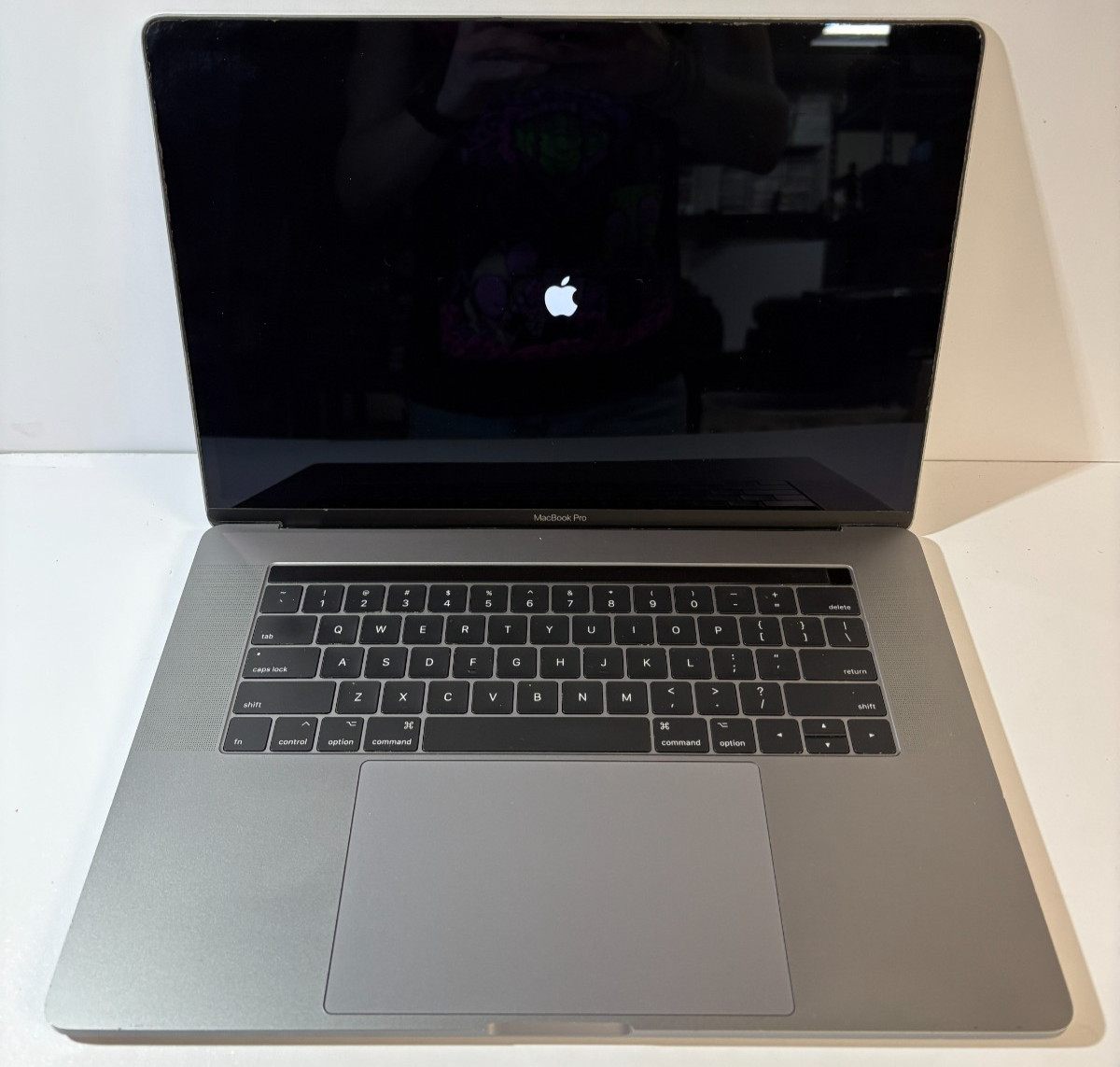 MacBook Pro 15″ (Mid-2017, A1707) 512GB, 16GB RAM, i7 2.9 MDM Management – Read