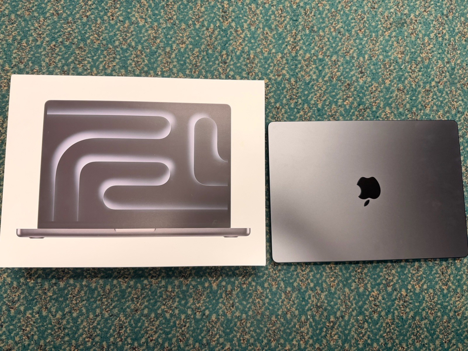 Apple MacBook Pro 14″ M5 16GB 512GB SSD 10-core GPU Space Black Free Shipping!