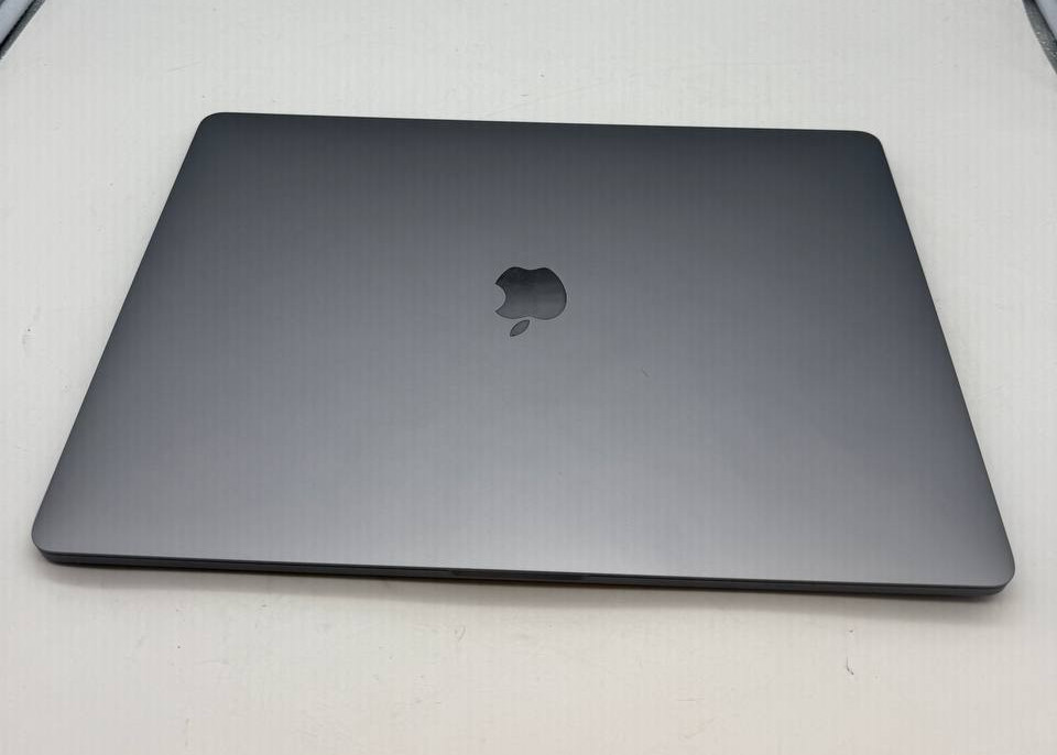 Apple MacBook Pro TouchBar 15″ (intel Core i7, 2.6GHz / 256GB SSD) – Space Grey