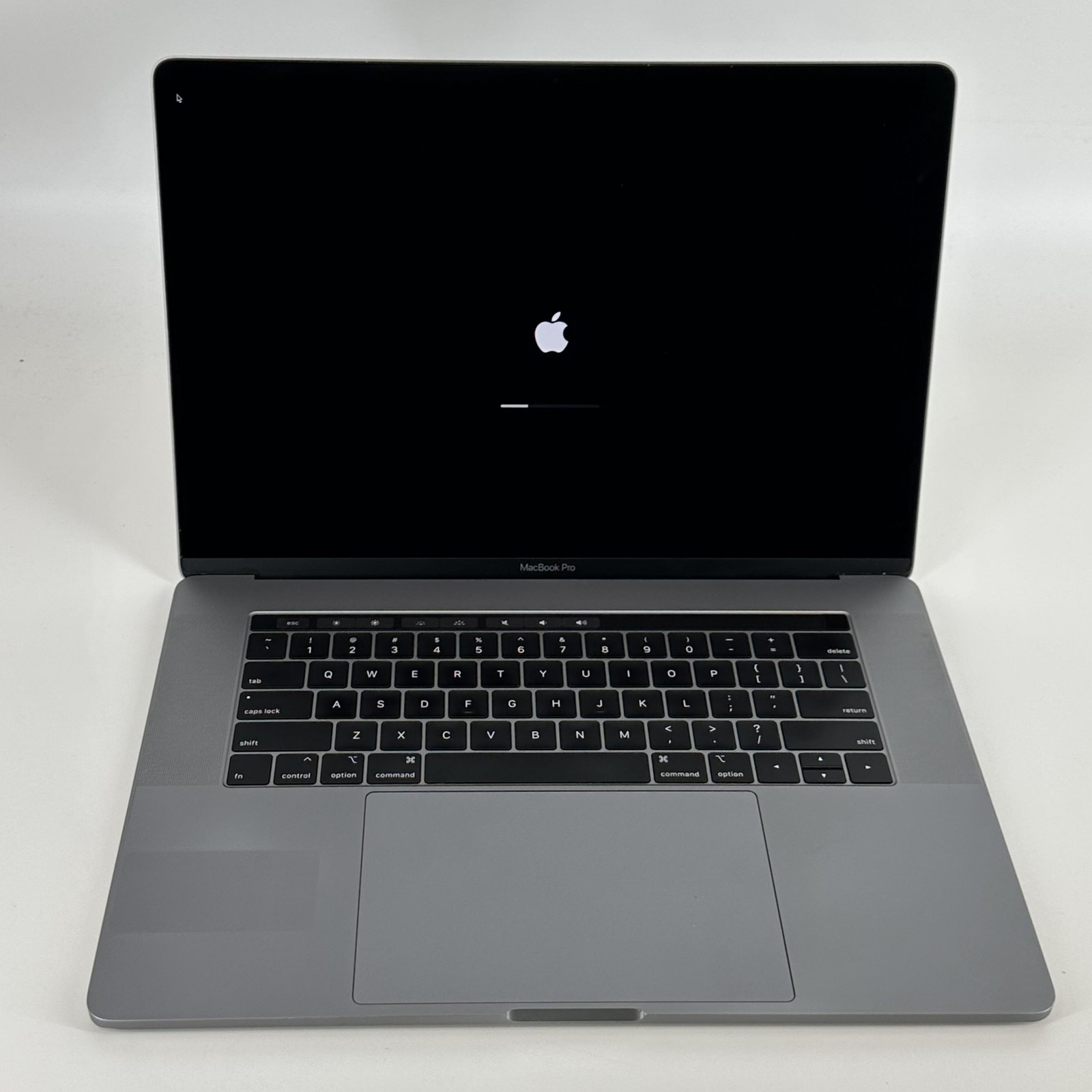 MacBook Pro 15 Touch Bar 2018 2.2 GHz i7 16GB 512GB SSD Pro 555X Muffled Speaker