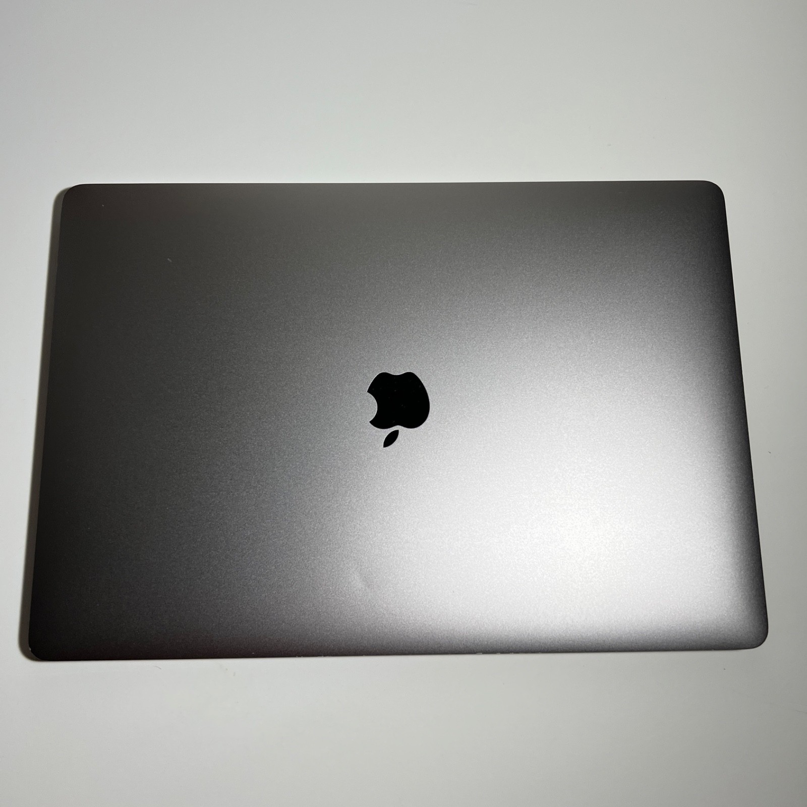 Apple MacBook Pro A1707 (2017) 15″ Core i7  3.1GHz – 16GB – 1TB SSD