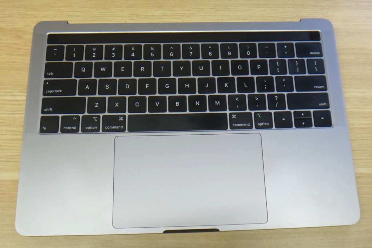 Genuine Apple Macbook Pro 13″ A1989 2018 Top Case w/ Battery 11.41V 58Wh A1964