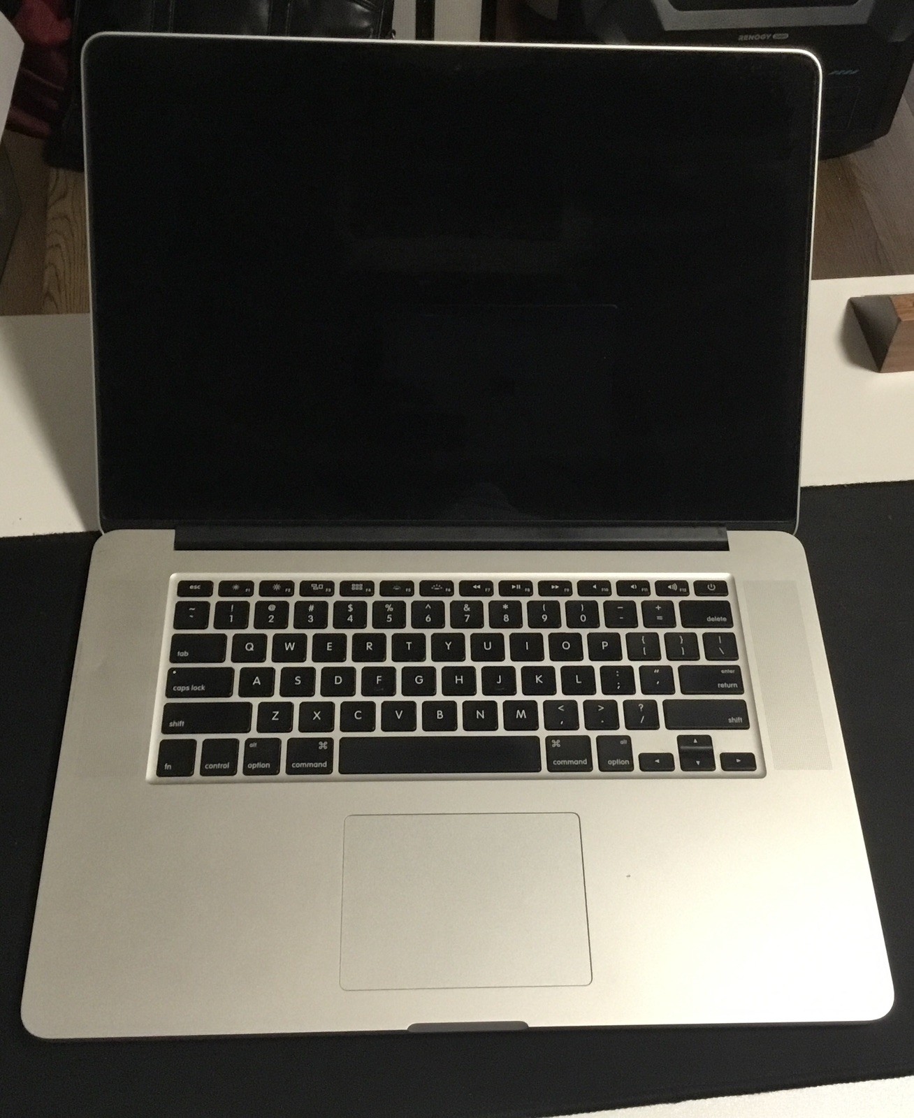 MacBook Pro A1398 15″ Retina i7-2.0GHz 8GB ISSUE