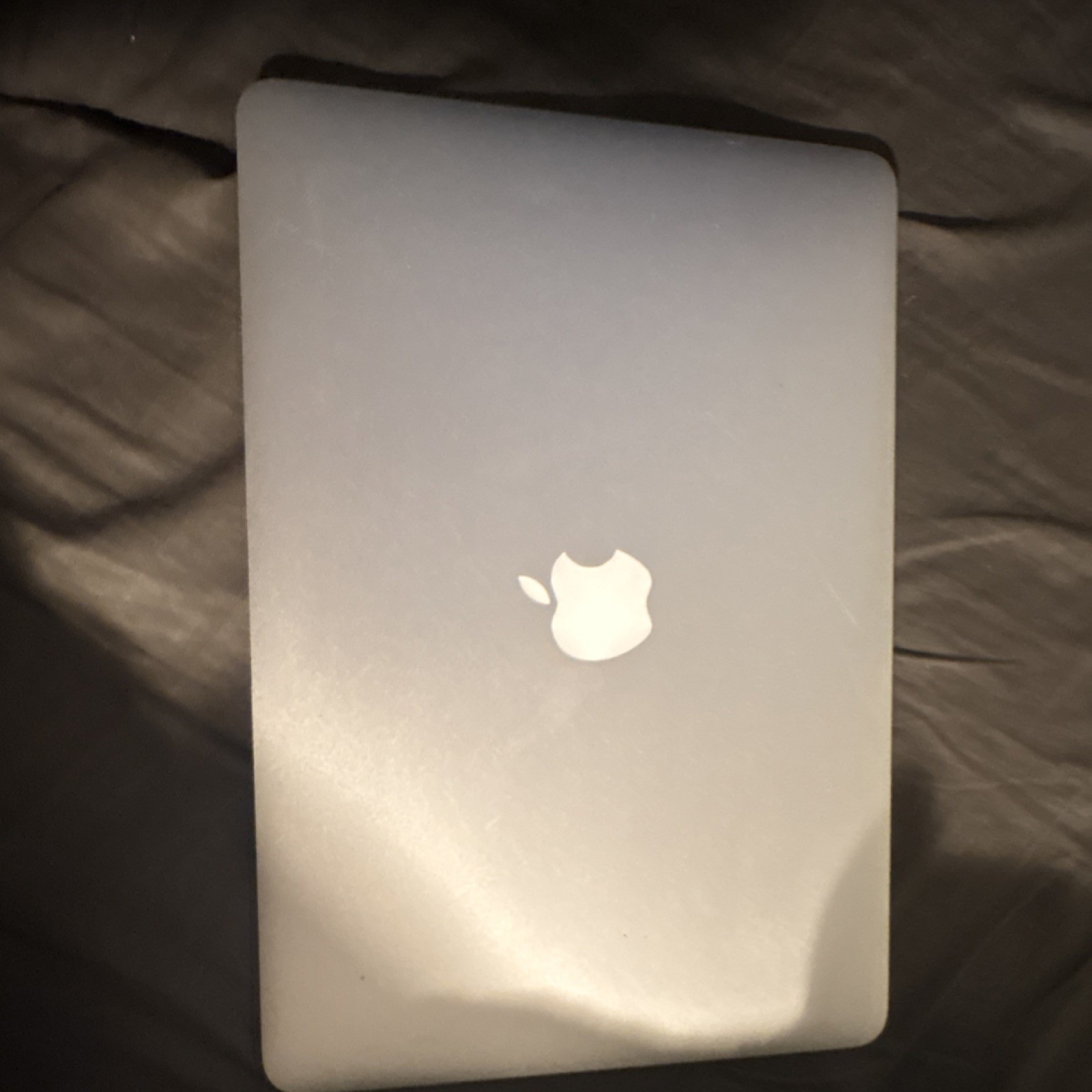 Apple MacBook Air Silver 13″ Laptop Wi-Fi Bluetooth Built-in Webcam