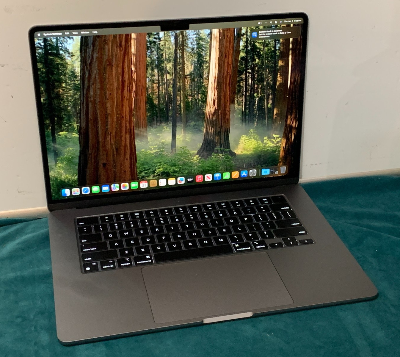 2024 Apple MacBook Air 15″ M3 10 Core 4.0GHz 16GB RAM 512GB SSD A3114