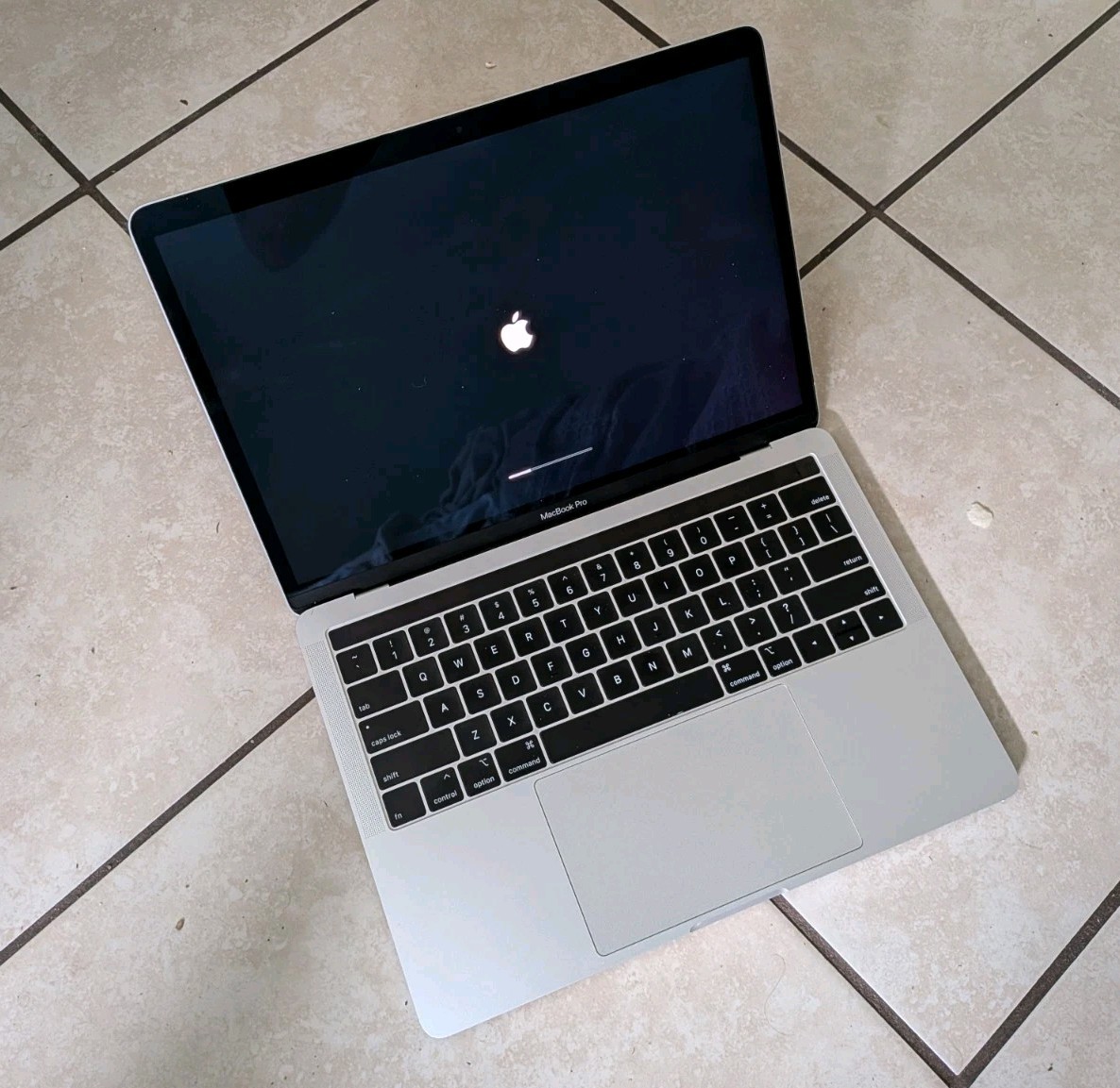 Apple MacBook Pro 13” 2019 Space Gray • 16GB RAM • 256GB SSD • A2159