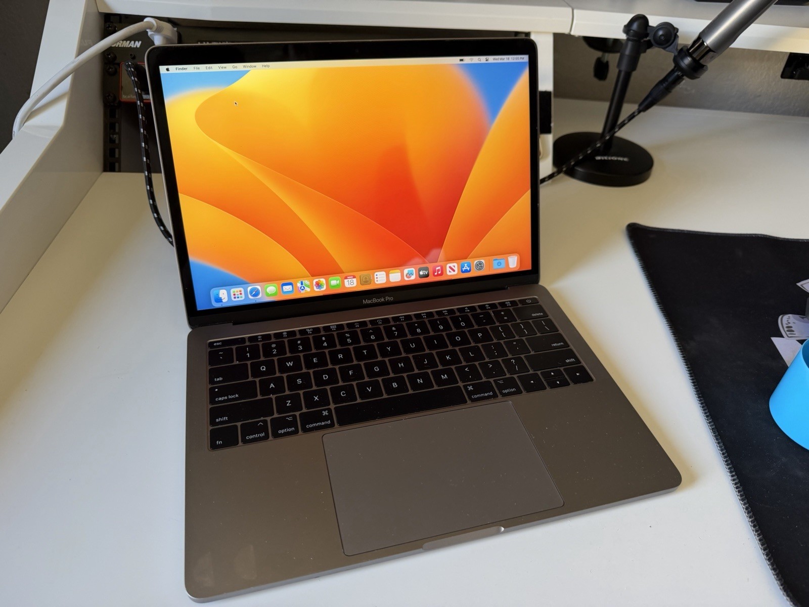 Apple MacBook Pro 13″ i5 2.3GHz 8GB SSD Iris Plus 640 Gray macOS Ventura
