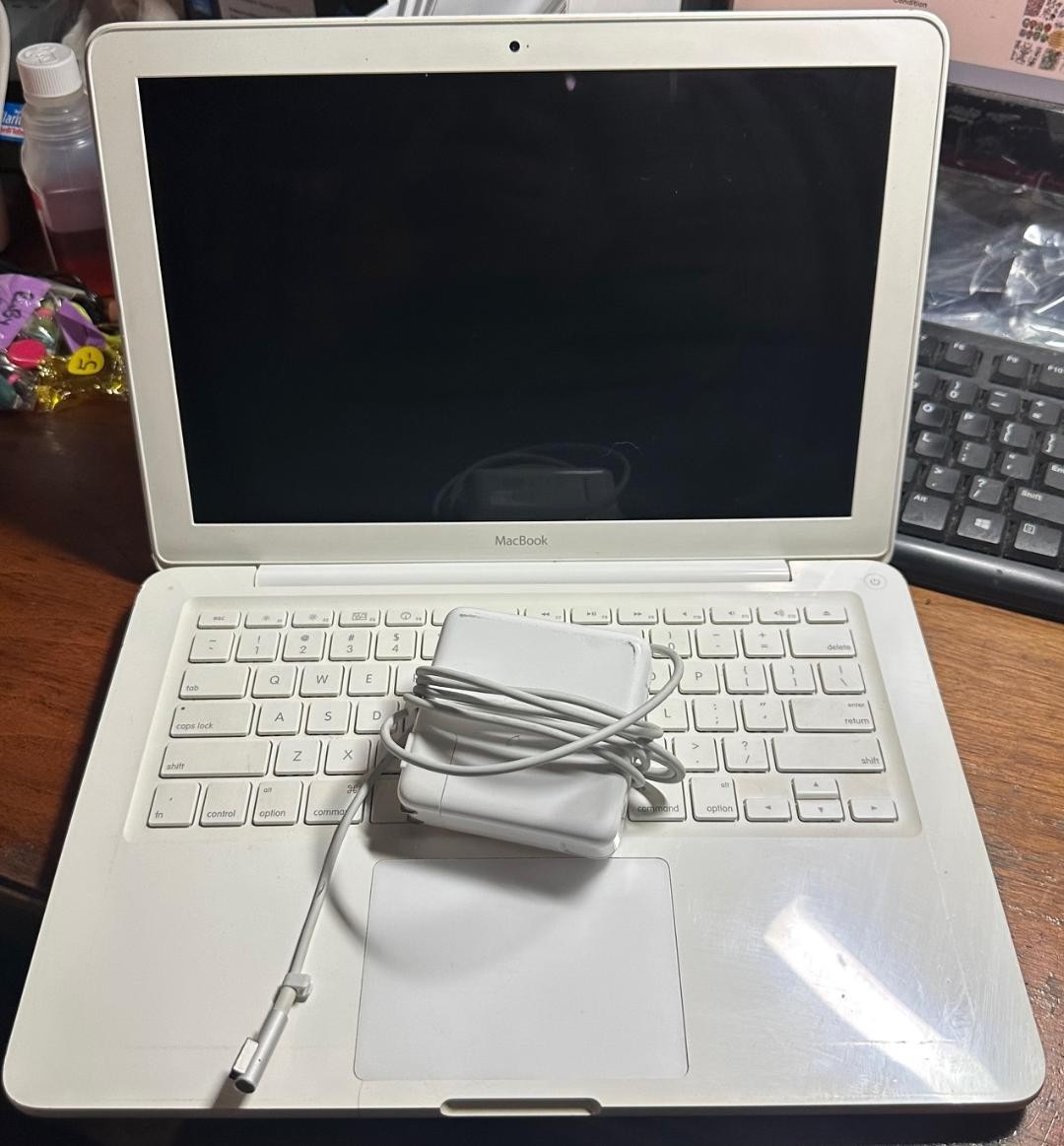 Apple MacBook A1342 13″ 2009 2.26GHz DC 2GB / 250GB – Kustom Kulture Flash Art