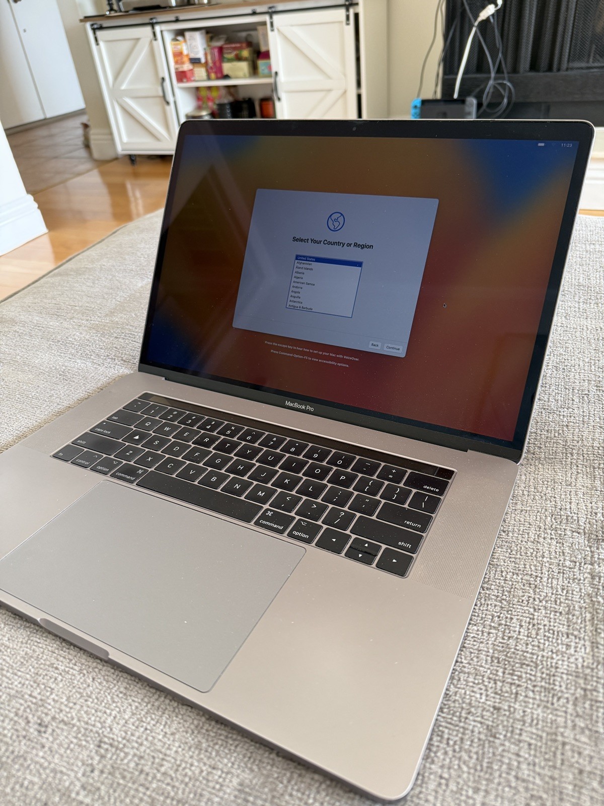 Apple MacBook Pro 15in, 2.8GHz Intel Core i7 Quad Core, 16GB RAM, 256GB SSD