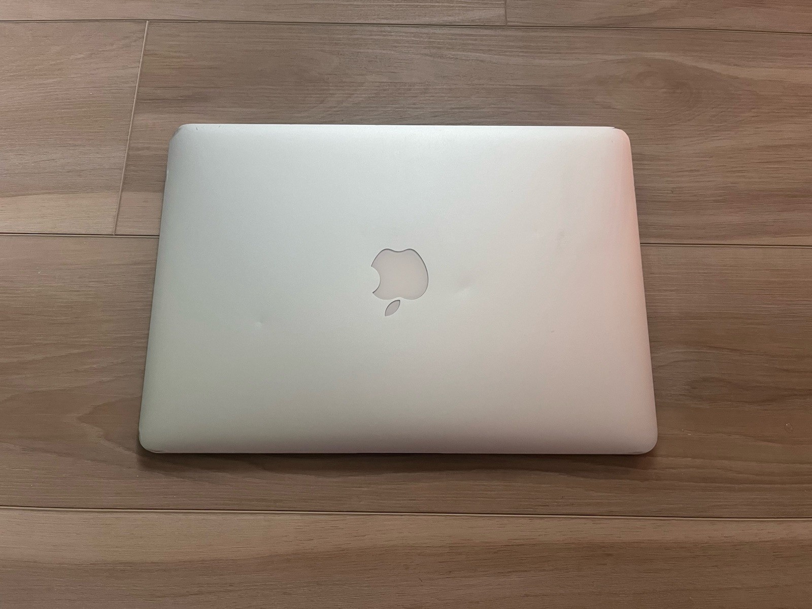 Apple MacBook Air 13″ Silver Laptop SSD Wi-Fi Bluetooth Webcam USB Bundle