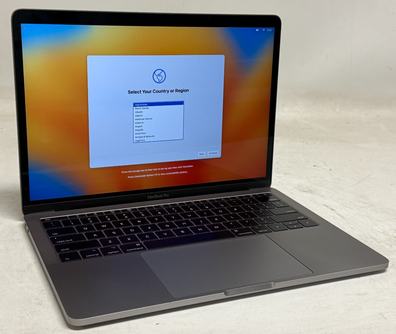 Apple MacBook Pro 13″ (i7-7660u – 16GB RAM – 500GB SSD – macOS 13)
