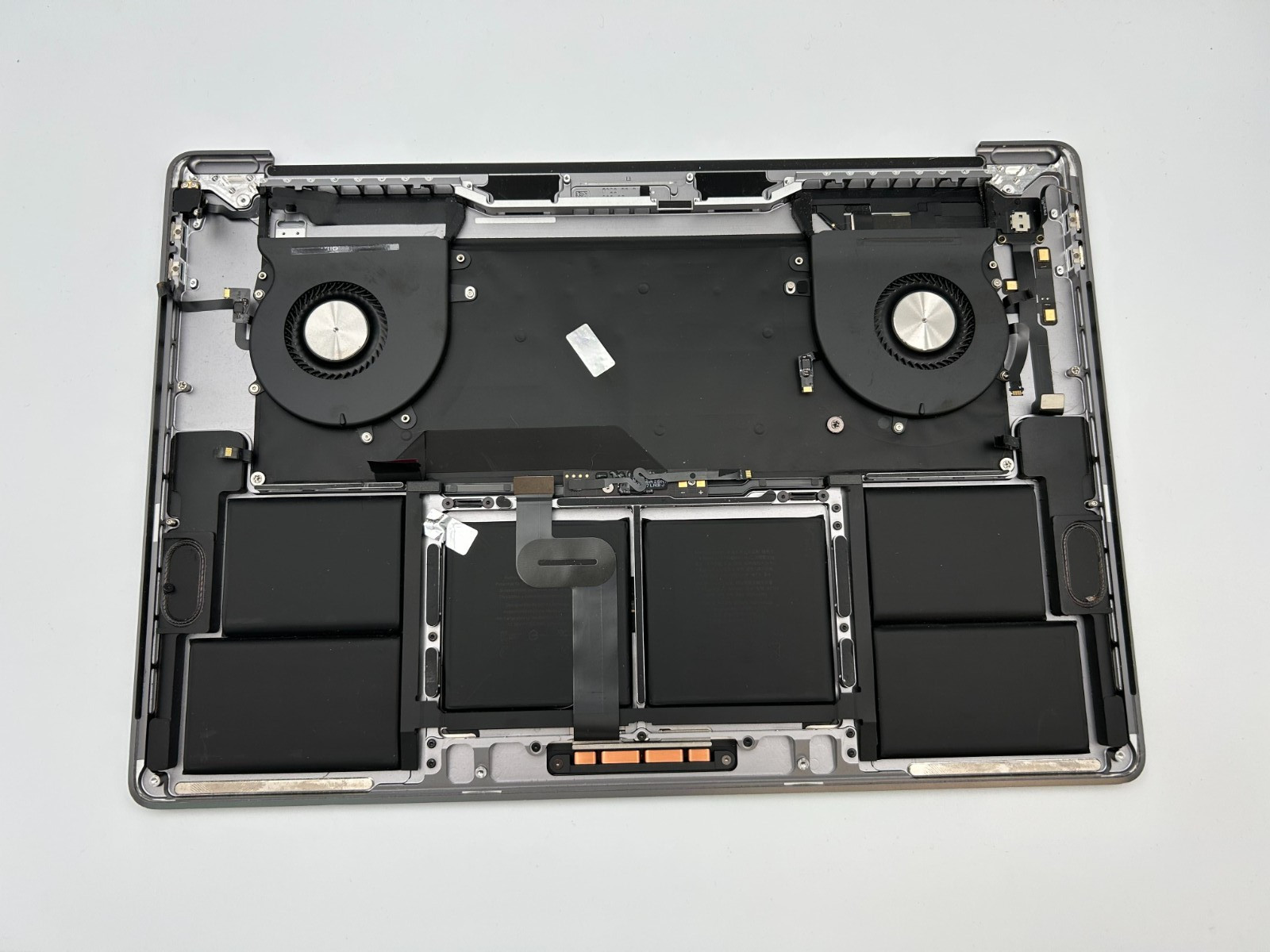 Genuine Apple MacBook Pro 16″ A2141 2019 Keyboard Palmrest Top Case With Battery
