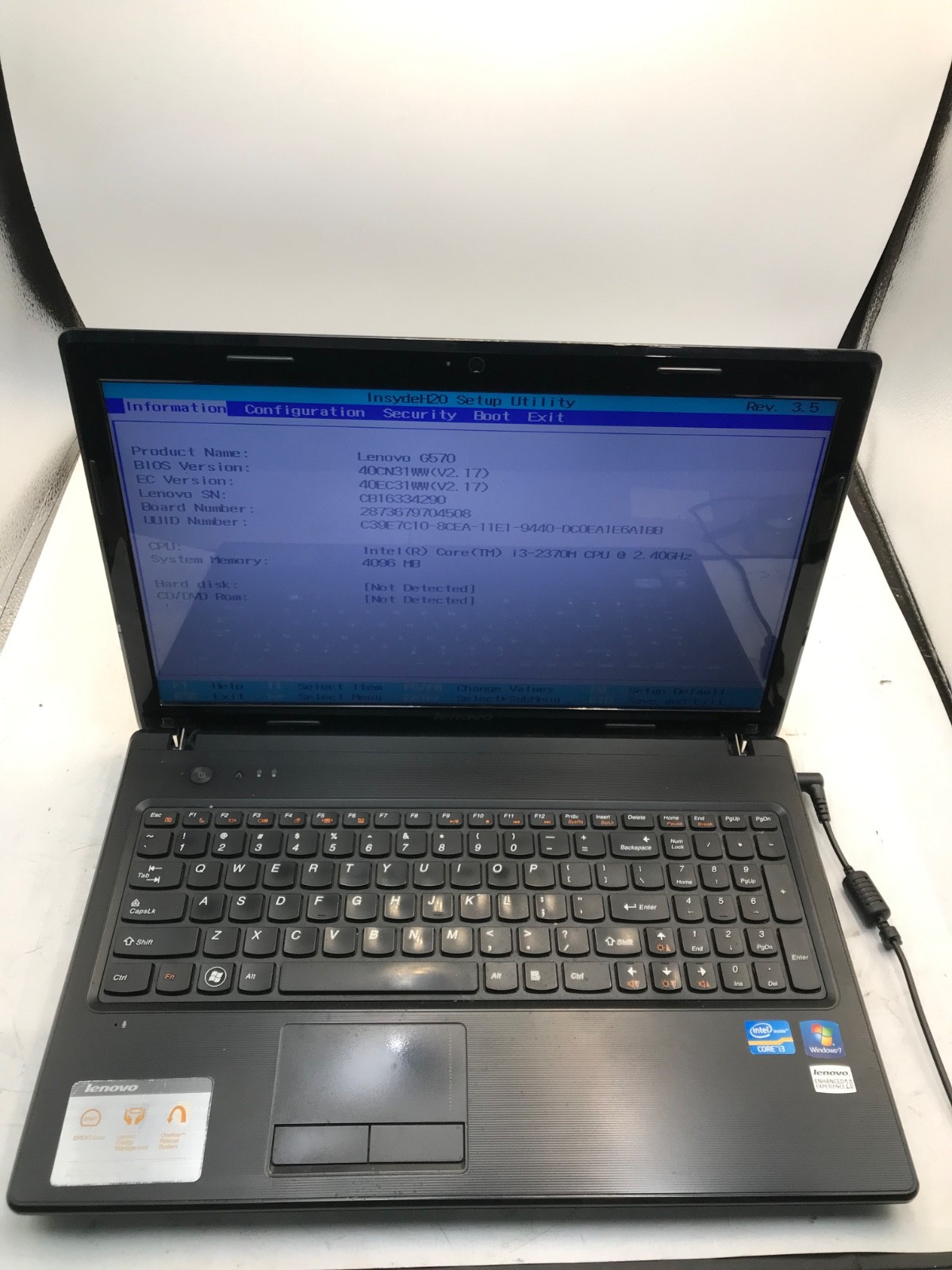 Lenovo G570 Intel Core i3-2370M 2.4GHz 15″ Laptop-BOOTS/BAD HINGE-MZ