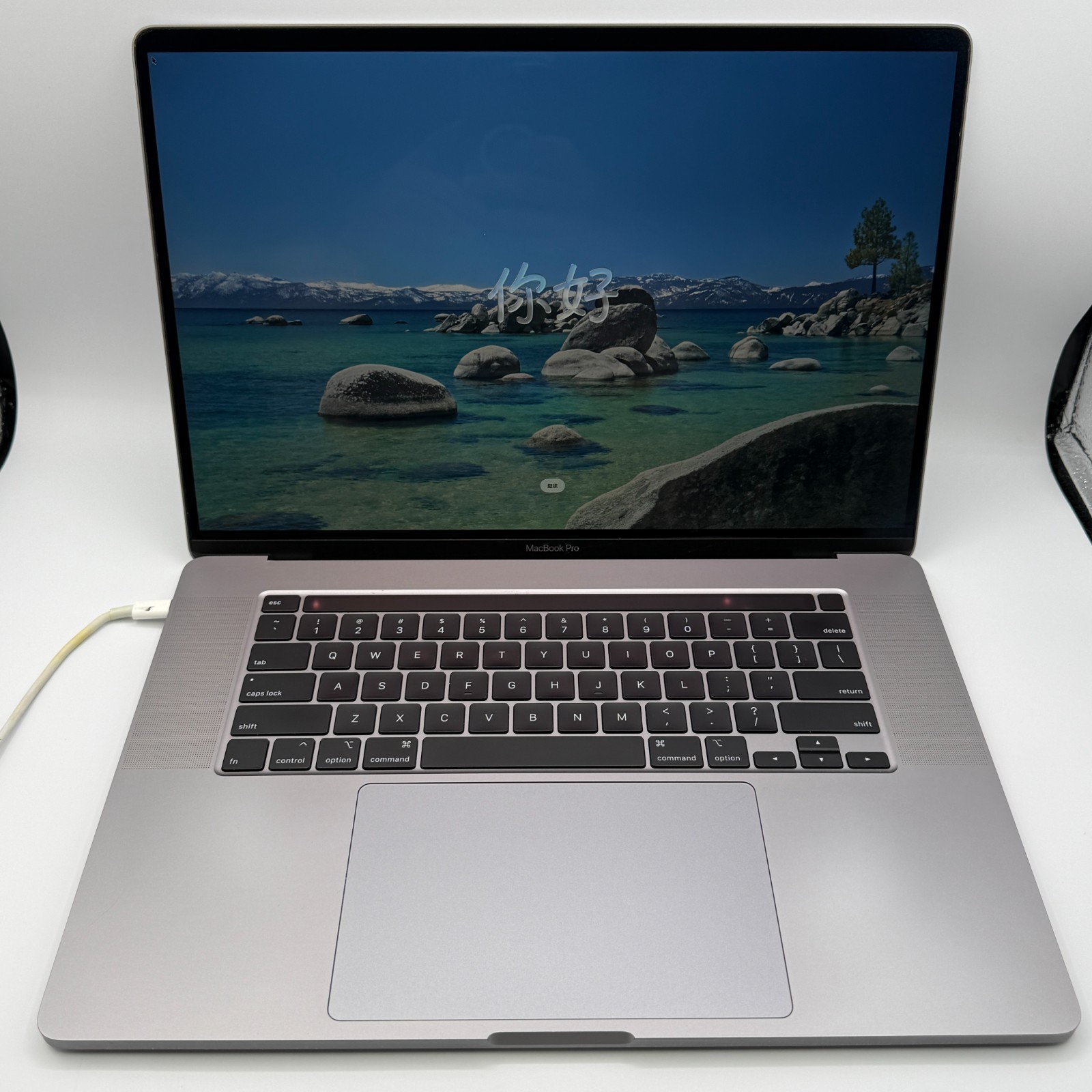 Apple MacBook Pro 2019 16″ | 2.6 i7 | 16GB RAM 512GB | 5300M GPU 4GB | Good