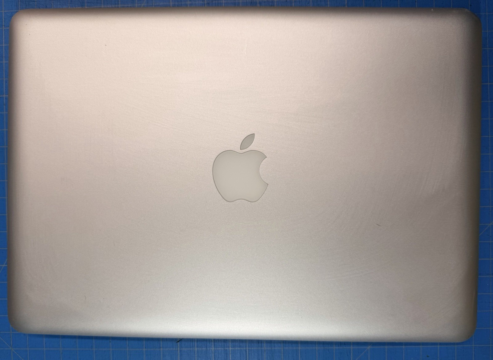 Apple MacBook Pro 13″ Silver Laptop Multi-Touch Trackpad Webcam USB SD Ethernet