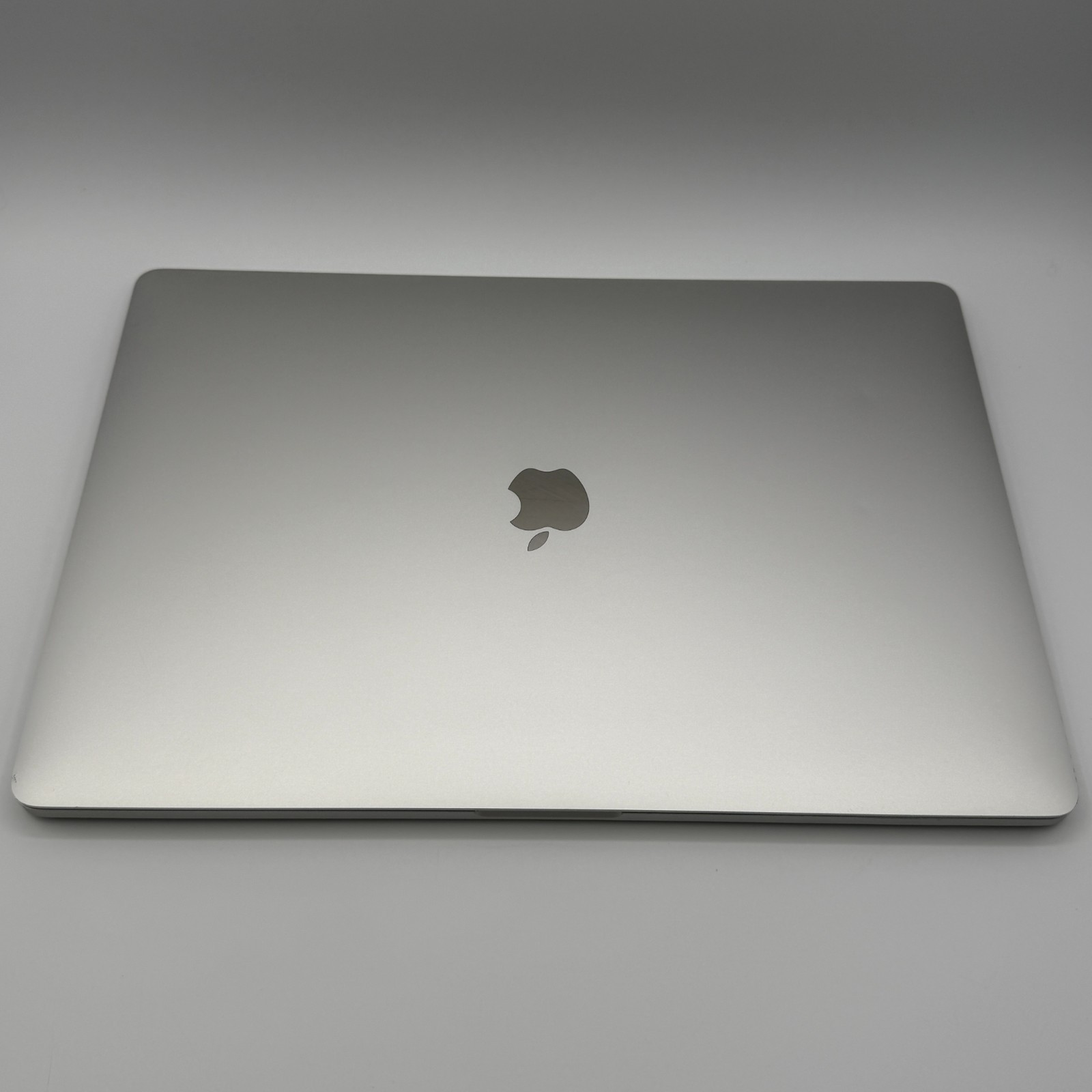 Apple MacBook Pro 2019 16″ | 2.6 i7 | 16GB RAM 512GB | 5300M GPU 4GB | Good