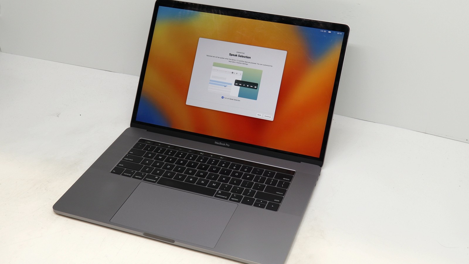 Apple MacBook Pro A1990 15 Core i9 16GB 4096GB Gray 2019